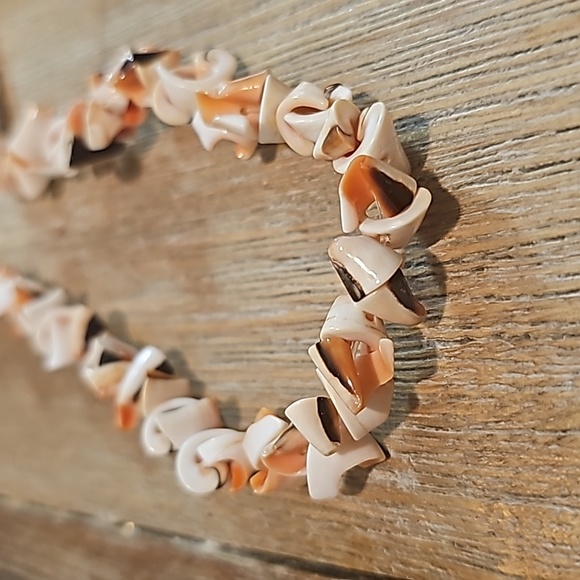 Vintage Cone Shell Necklace 1970s Hawaiian Boho Luxe Surfer Beach Chic Choker. - Picture 2 of 8